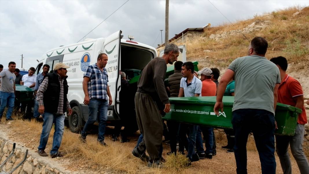 Komşuları öldürmüştü! Baba, oğul ve geline acı veda 2